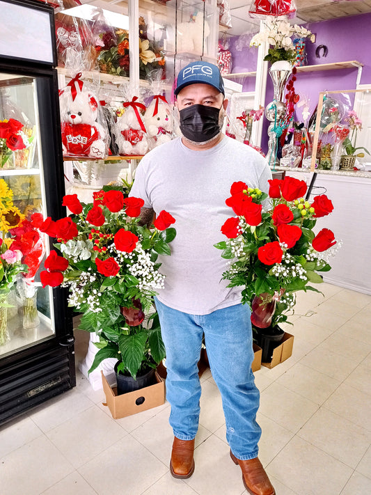 Dozen Roses in Vase
